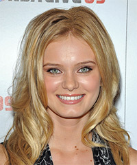Sara Paxton's hairstyles